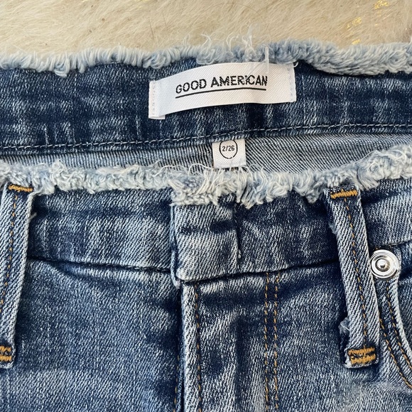 Good American raw hem high rise denim shorts - Picture 2 of 7